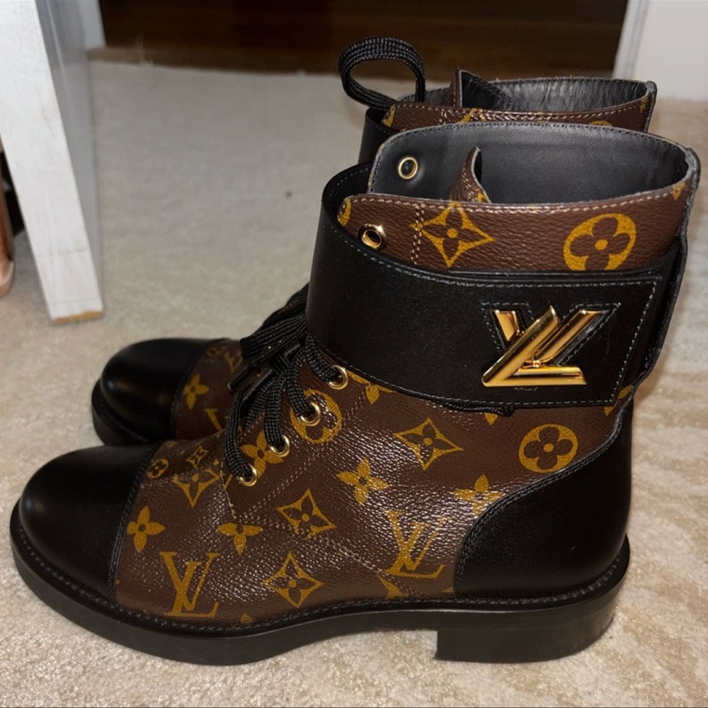 LOUIS VUITTON Calfskin Monogram Wonderland Flat
Ranger Boots